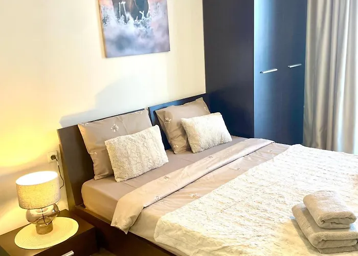 Mountain Escape In Life By Si 班斯科